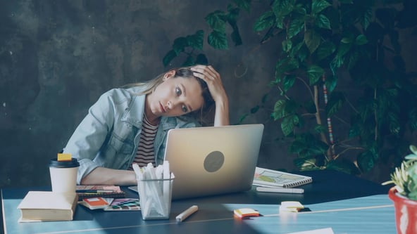 woman solving an approvals problem at her laptop